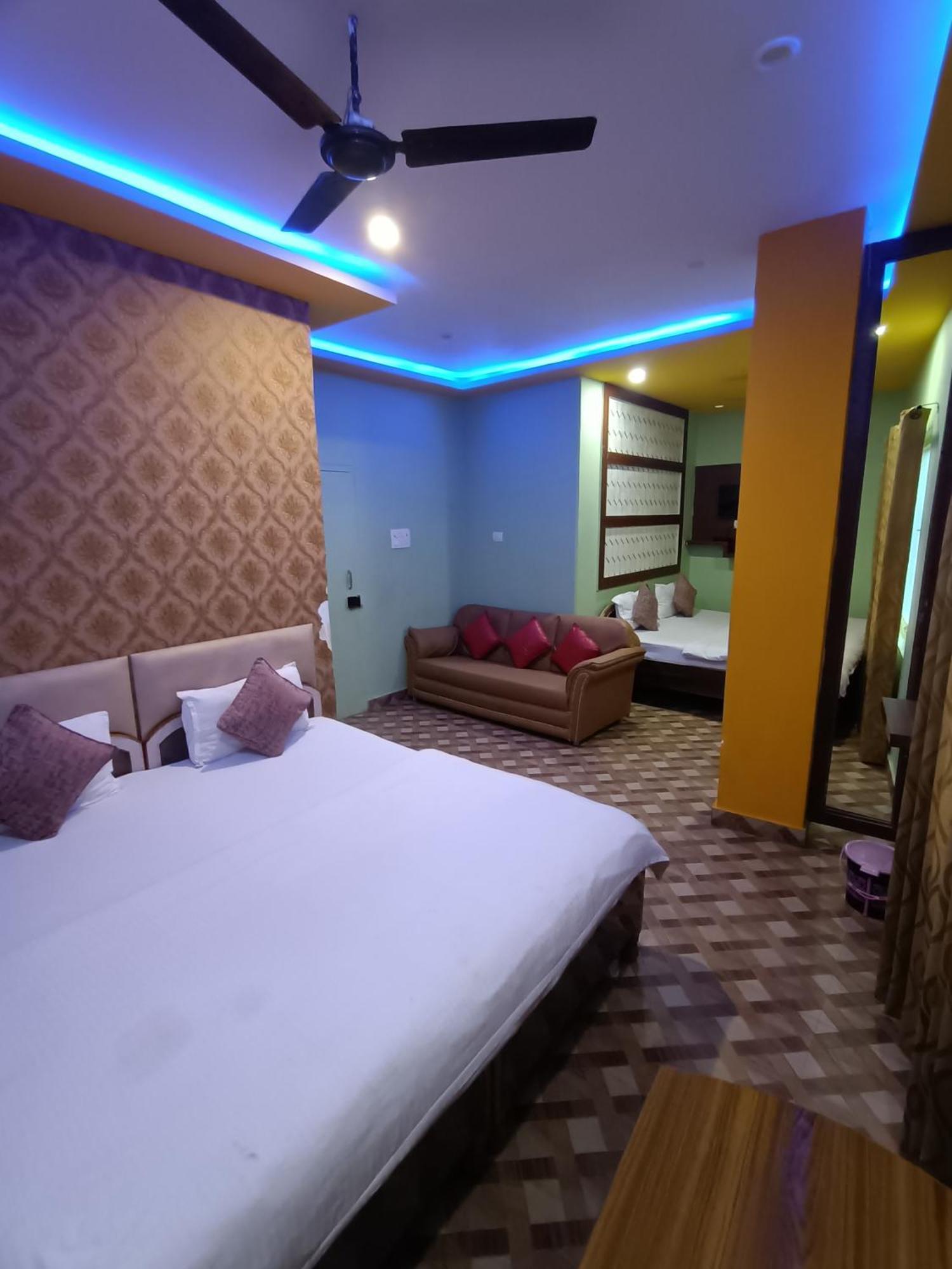 Hotel Picasso Varanasi Prime Location מראה חיצוני תמונה