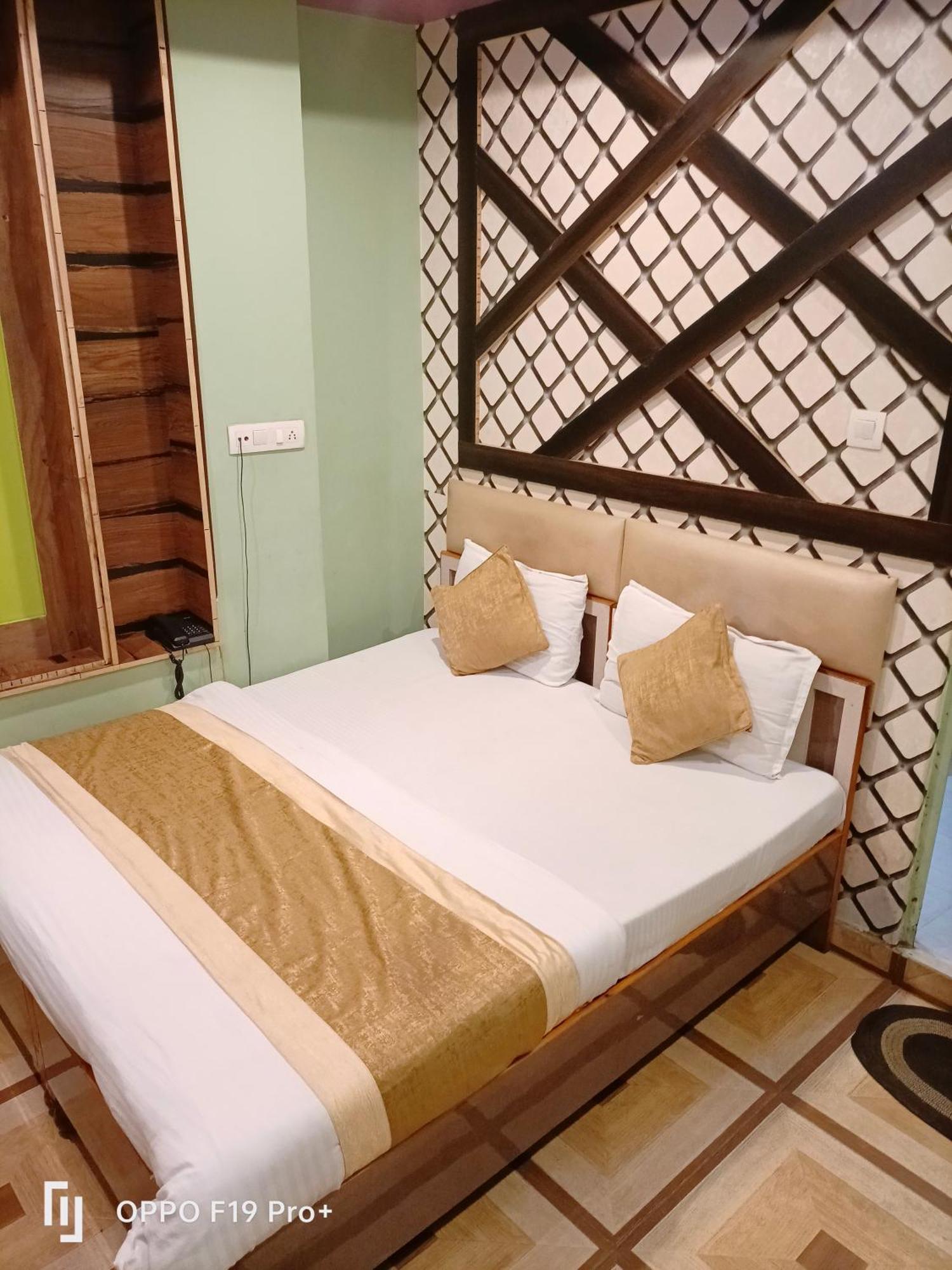 Hotel Picasso Varanasi Prime Location מראה חיצוני תמונה