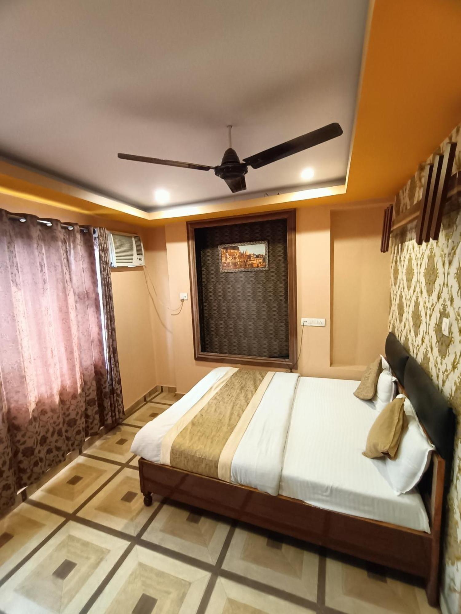 Hotel Picasso Varanasi Prime Location מראה חיצוני תמונה