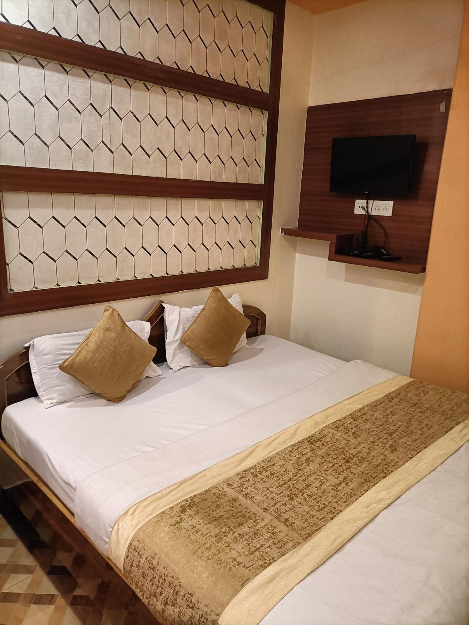 Hotel Picasso Varanasi Prime Location מראה חיצוני תמונה