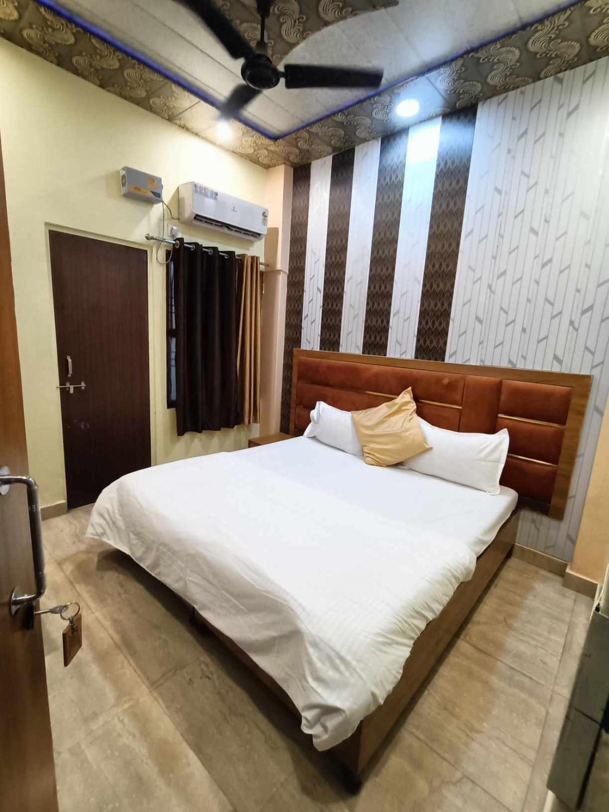 Hotel Picasso Varanasi Prime Location מראה חיצוני תמונה
