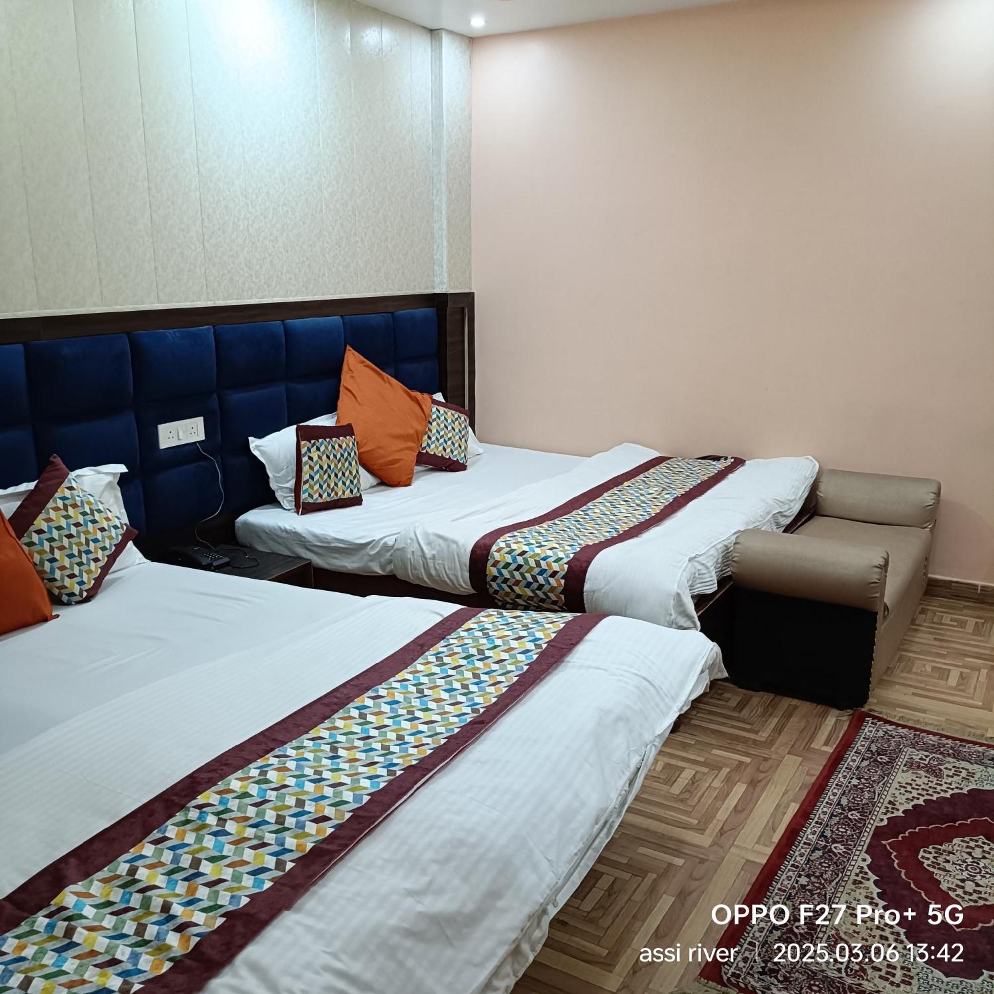 Hotel Picasso Varanasi Prime Location מראה חיצוני תמונה