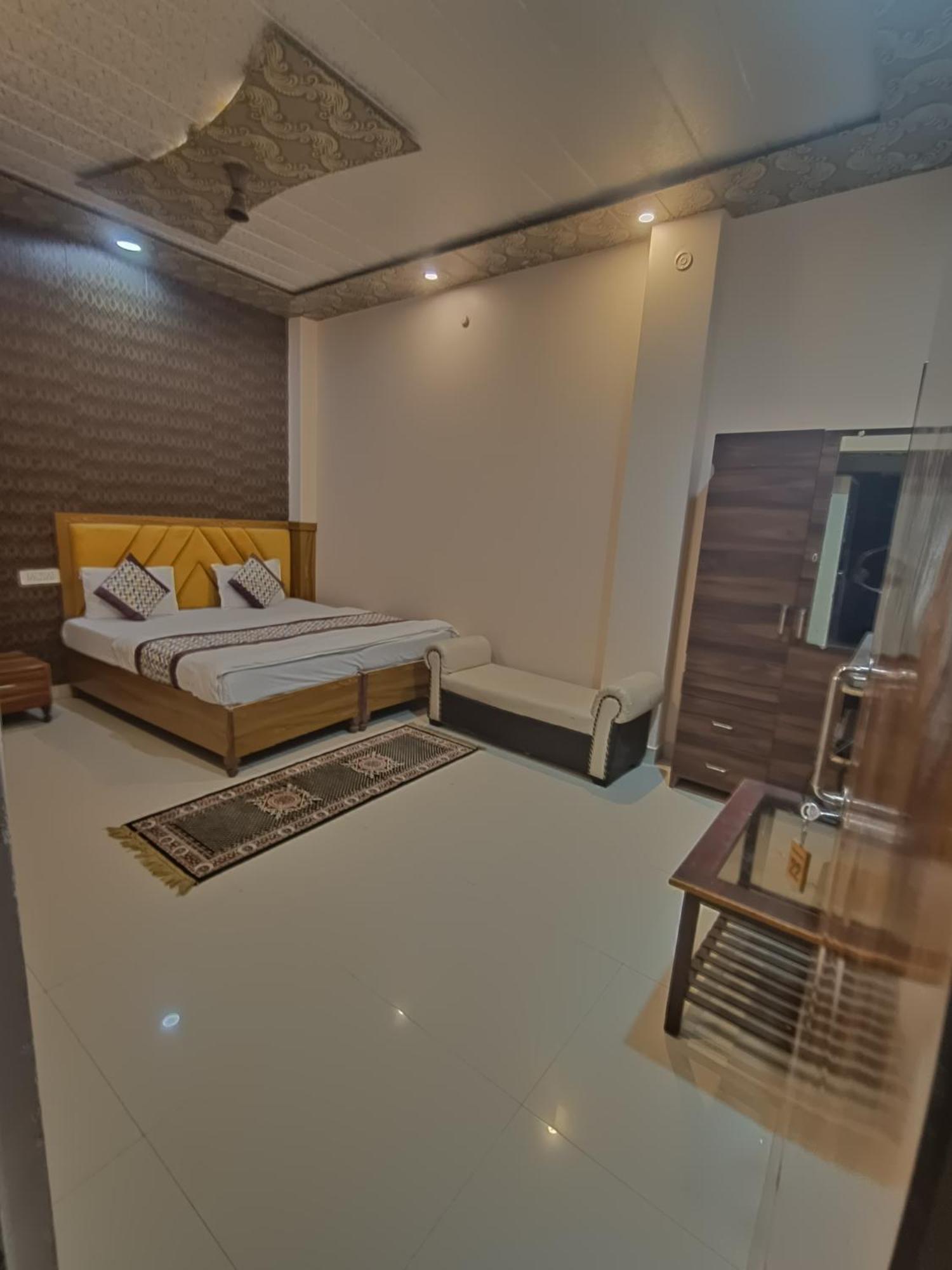 Hotel Picasso Varanasi Prime Location מראה חיצוני תמונה