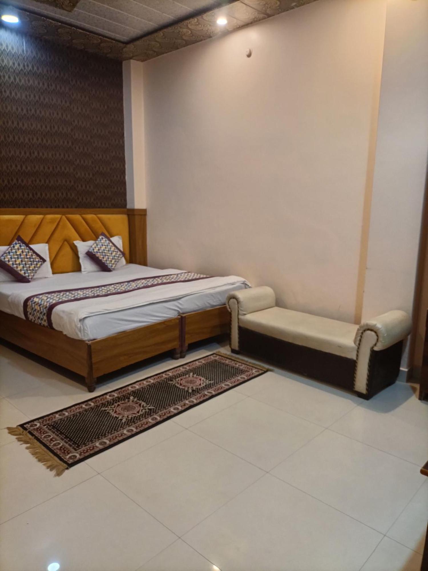 Hotel Picasso Varanasi Prime Location מראה חיצוני תמונה