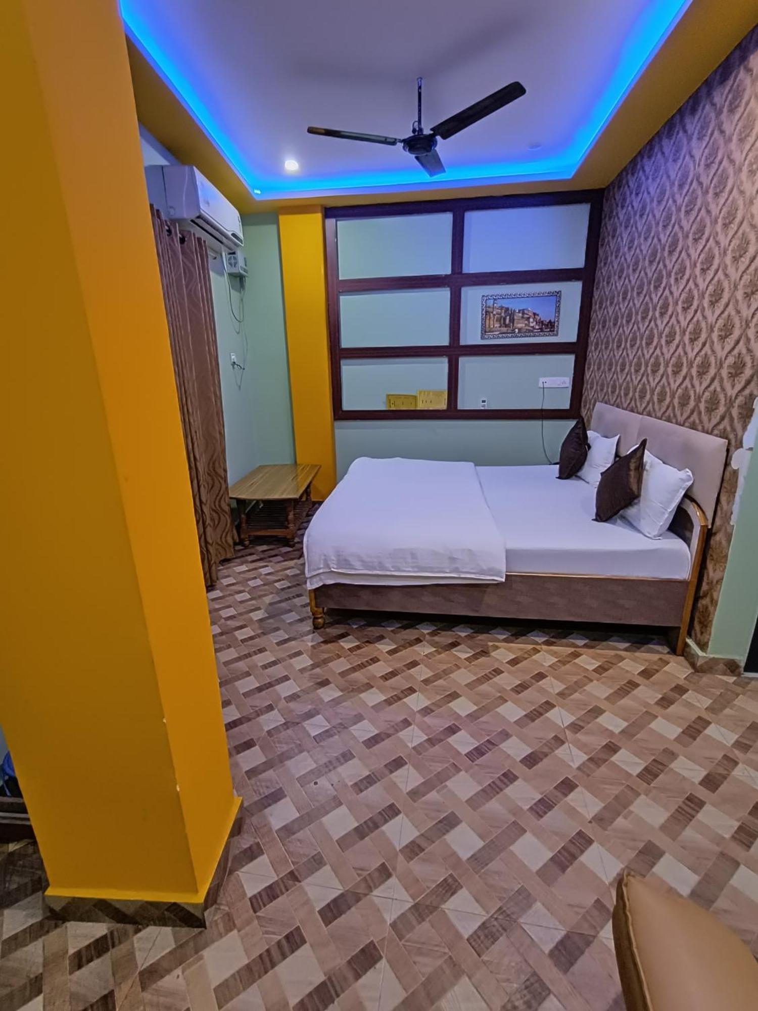 Hotel Picasso Varanasi Prime Location מראה חיצוני תמונה