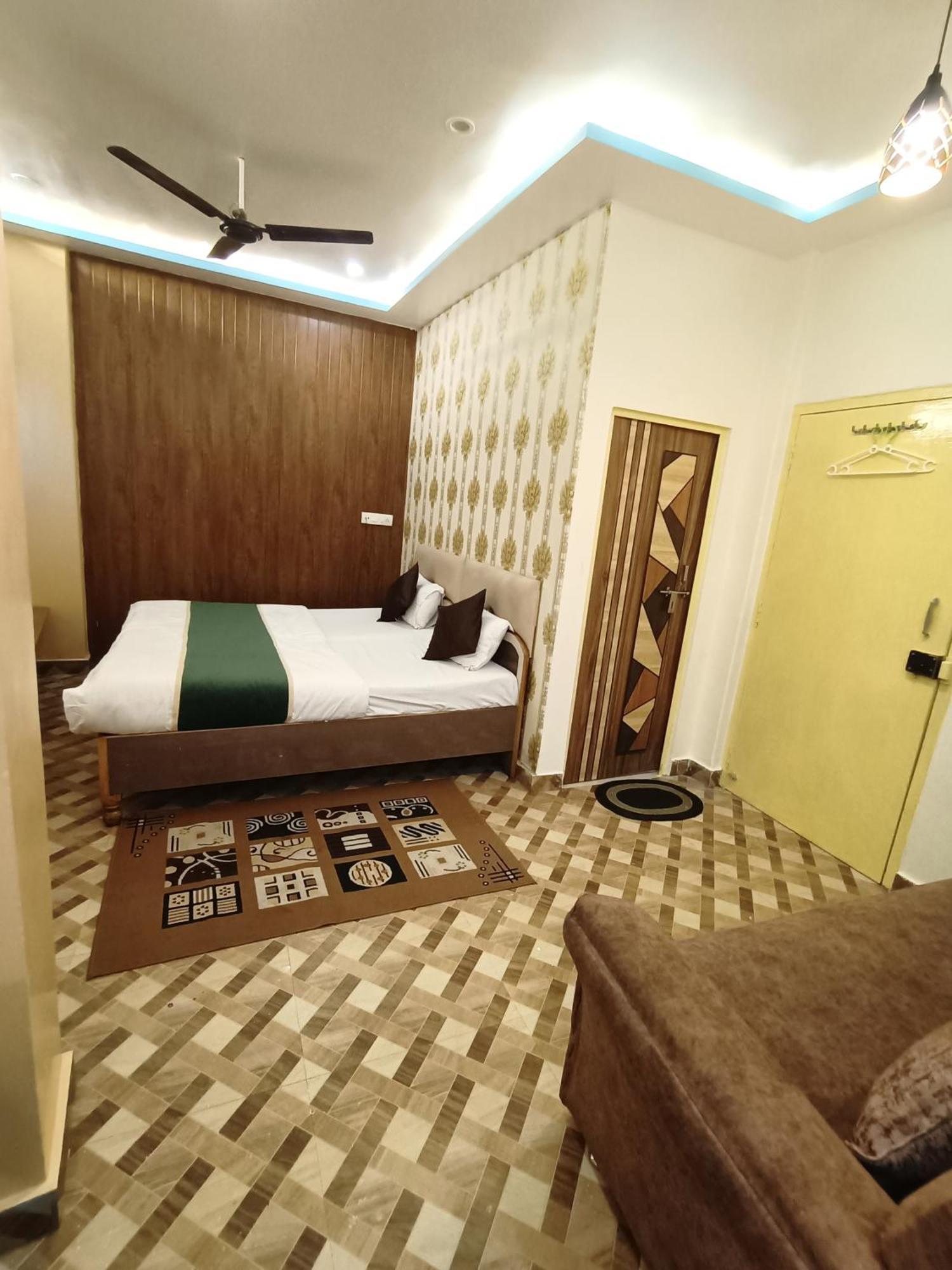 Hotel Picasso Varanasi Prime Location מראה חיצוני תמונה