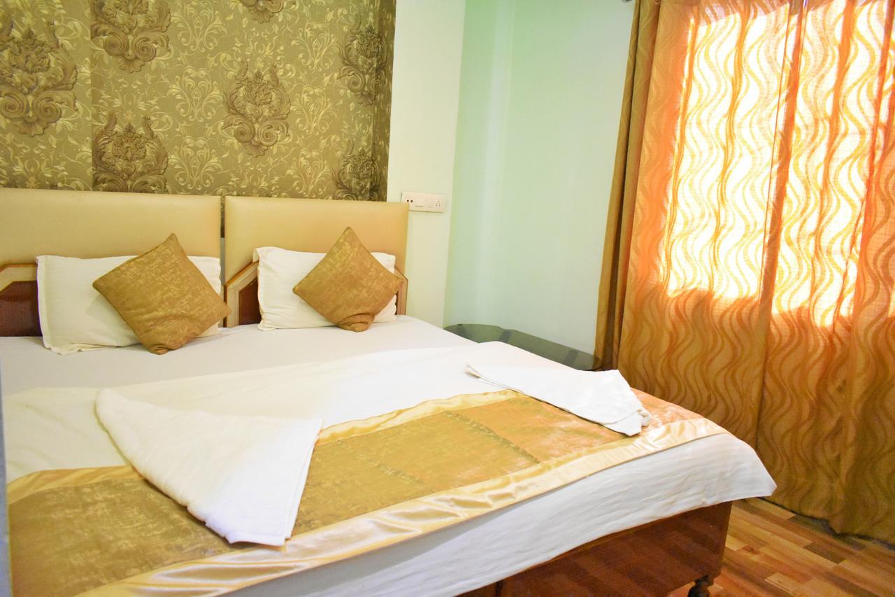 Hotel Picasso Varanasi Prime Location מראה חיצוני תמונה