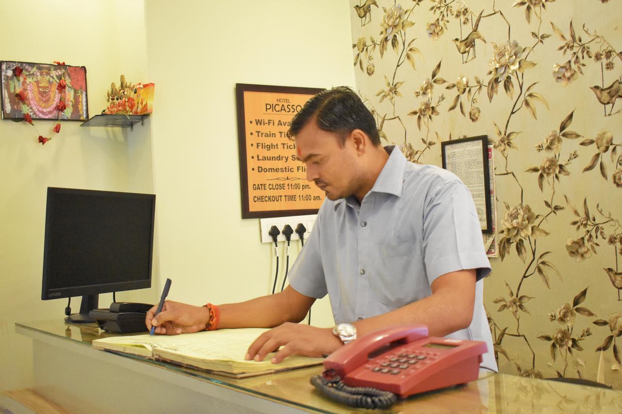 Hotel Picasso Varanasi Prime Location מראה חיצוני תמונה