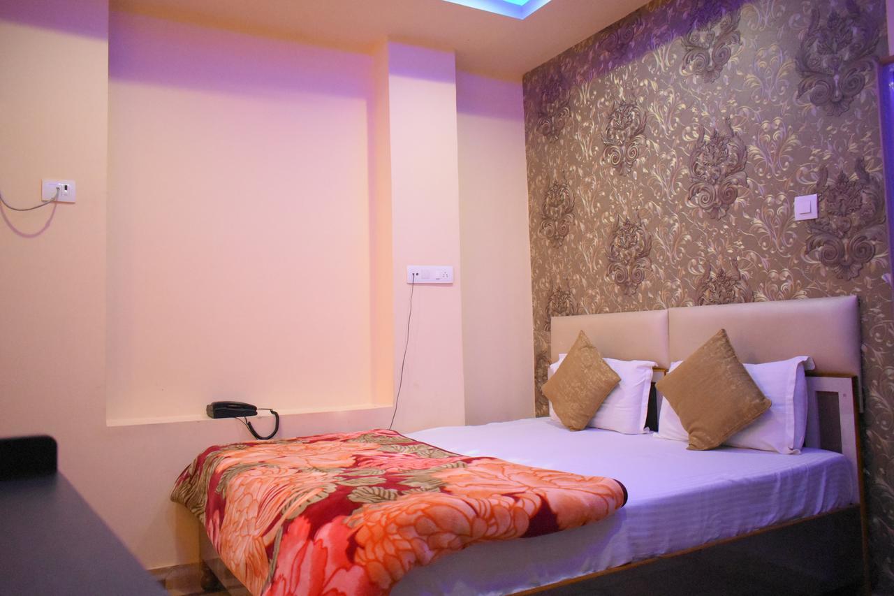 Hotel Picasso Varanasi Prime Location מראה חיצוני תמונה