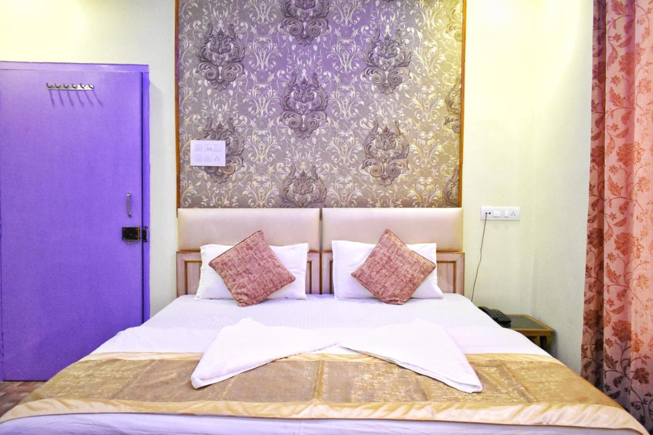 Hotel Picasso Varanasi Prime Location מראה חיצוני תמונה